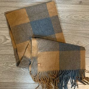 Roots blanket scarf